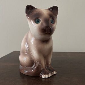 Vintage ELPA Alcobaca Art Pottery Ceramic Glass Eyes Siamese Cat Figurine
